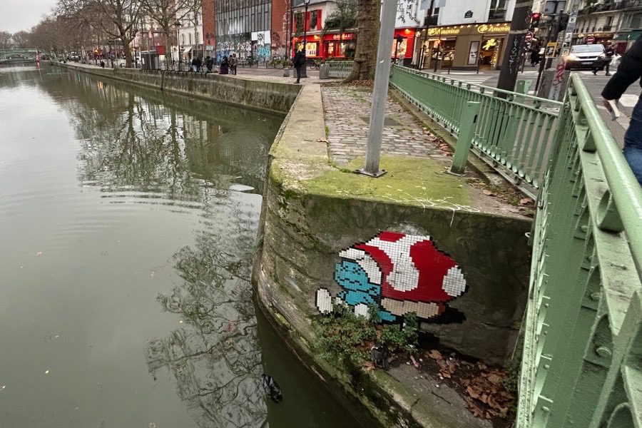 Invaders Paris Canal