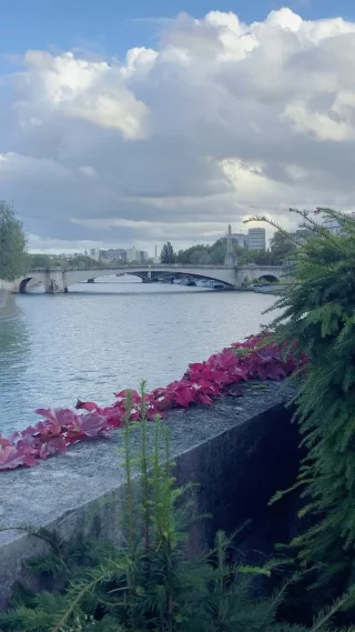 Instagram post from hunty.app. This post is in position 4.